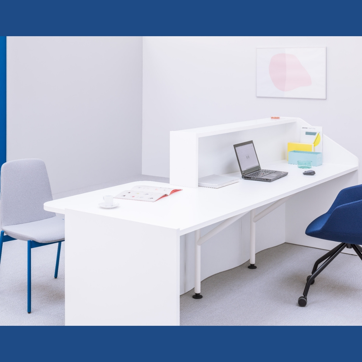 Banque_accueil_droite_PMR_ondulée_pratique