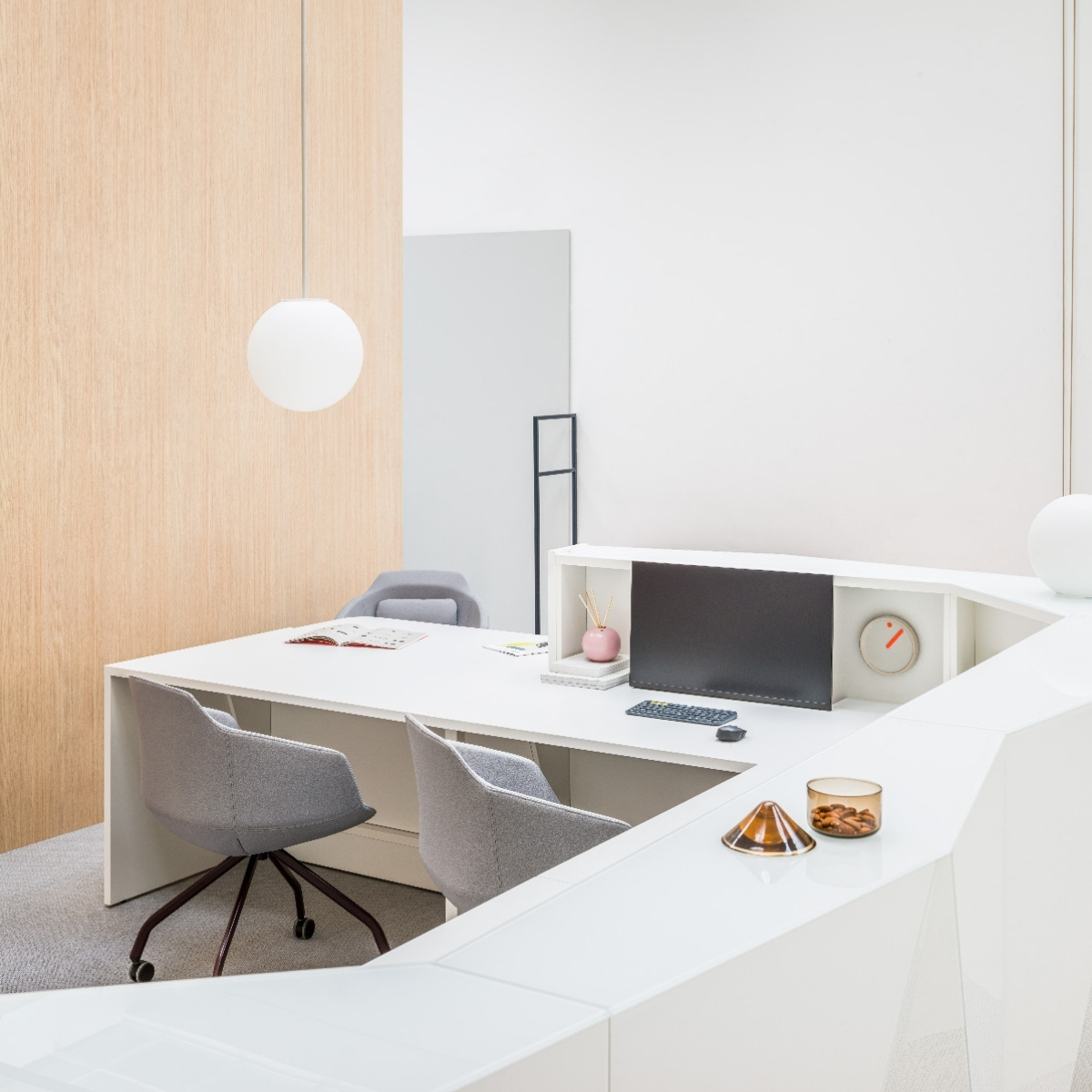 Banque_accueil_PMR_haut_de_gamme_angle_accessible