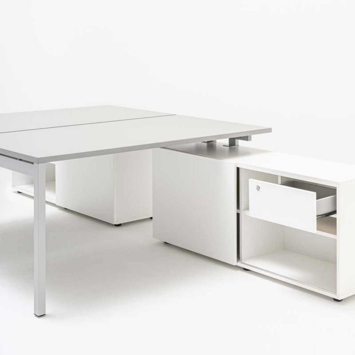 Bureau_double_rangement_intégrés_crédence