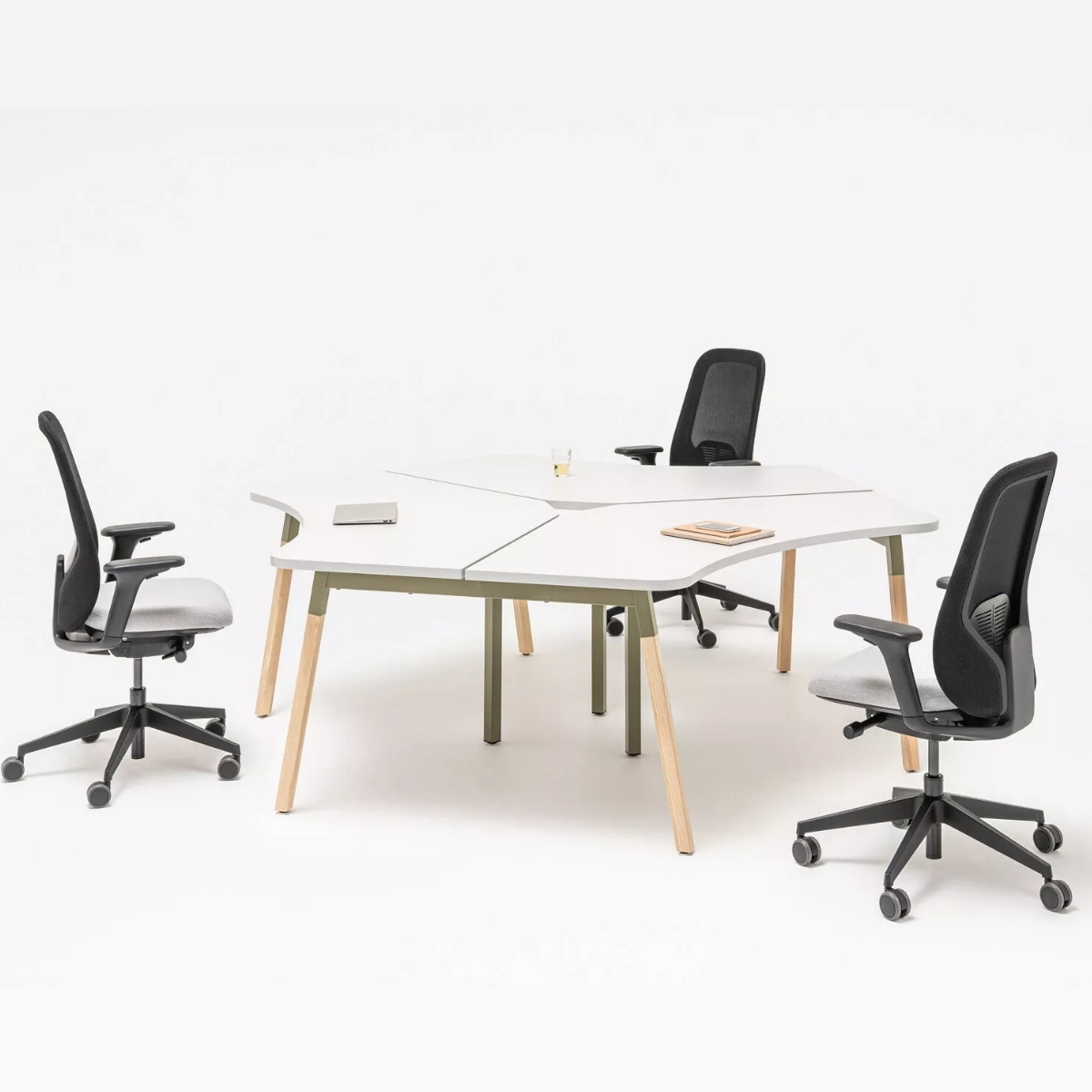 Bureau bench 3 places avec piètement bois pour open space