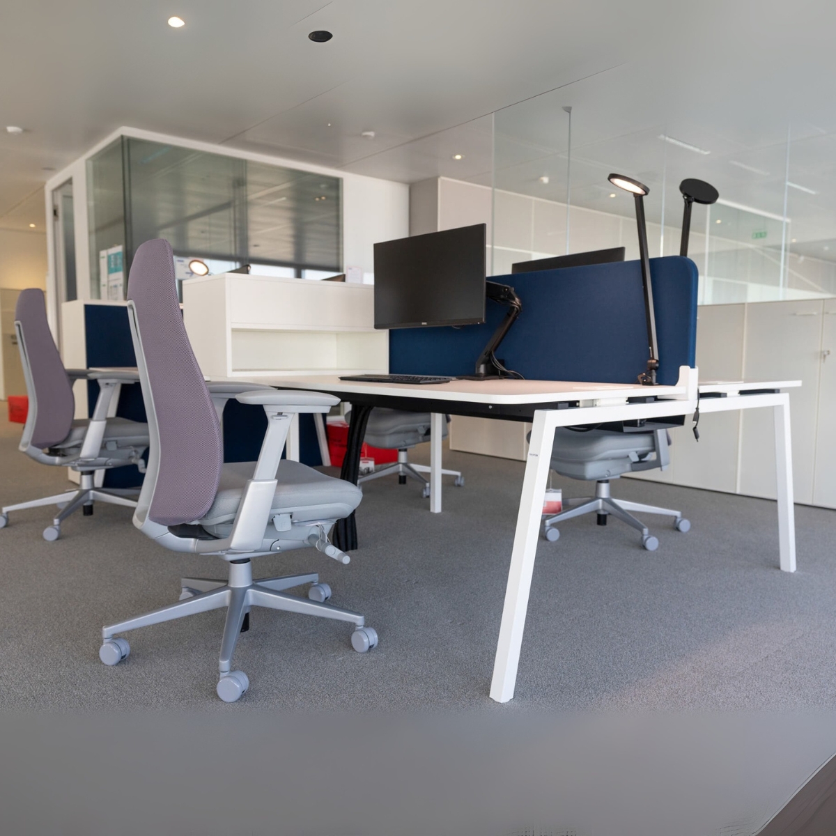 Bureau_bench_4_places_open_space