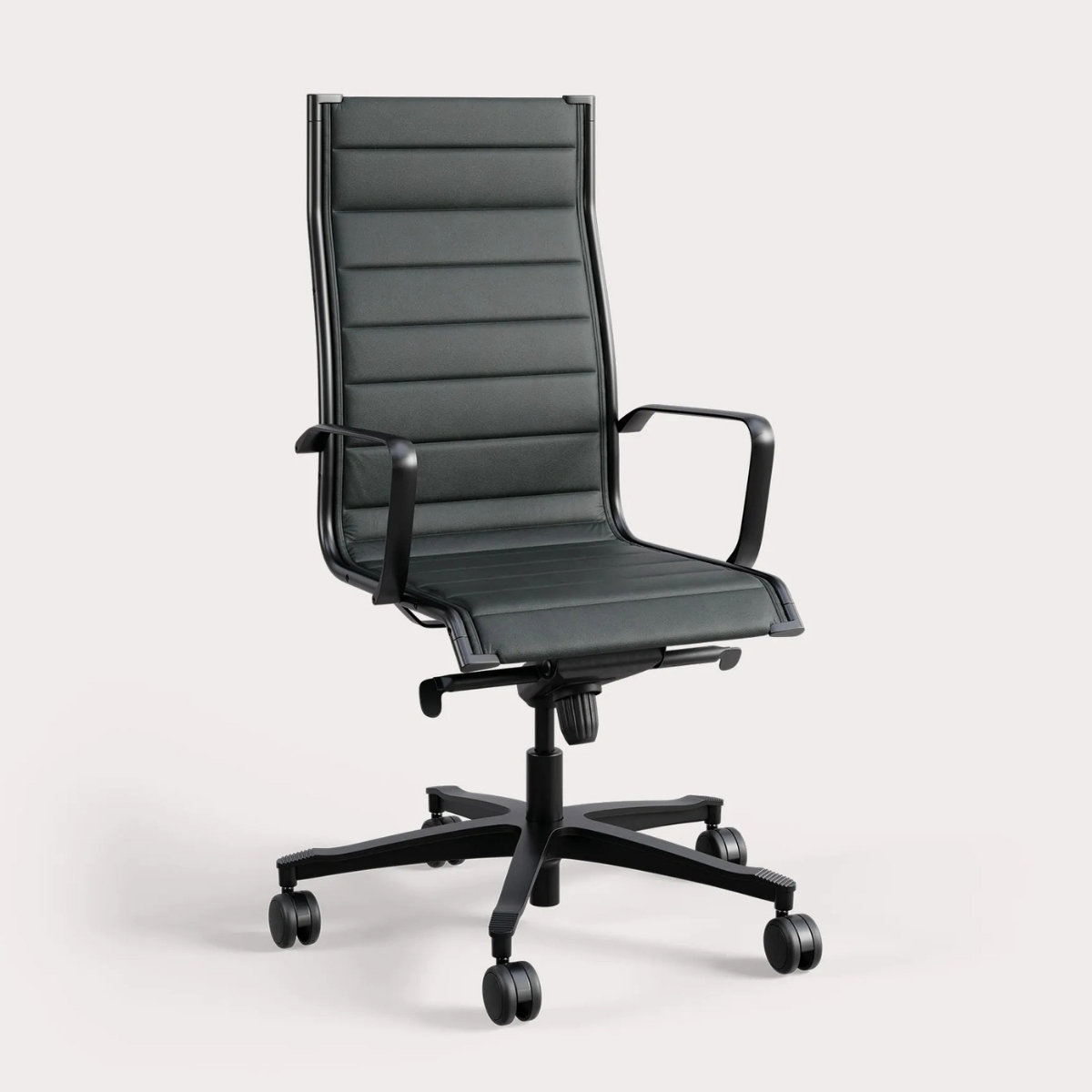 Chaise de direction intemporelle en simili-cuir