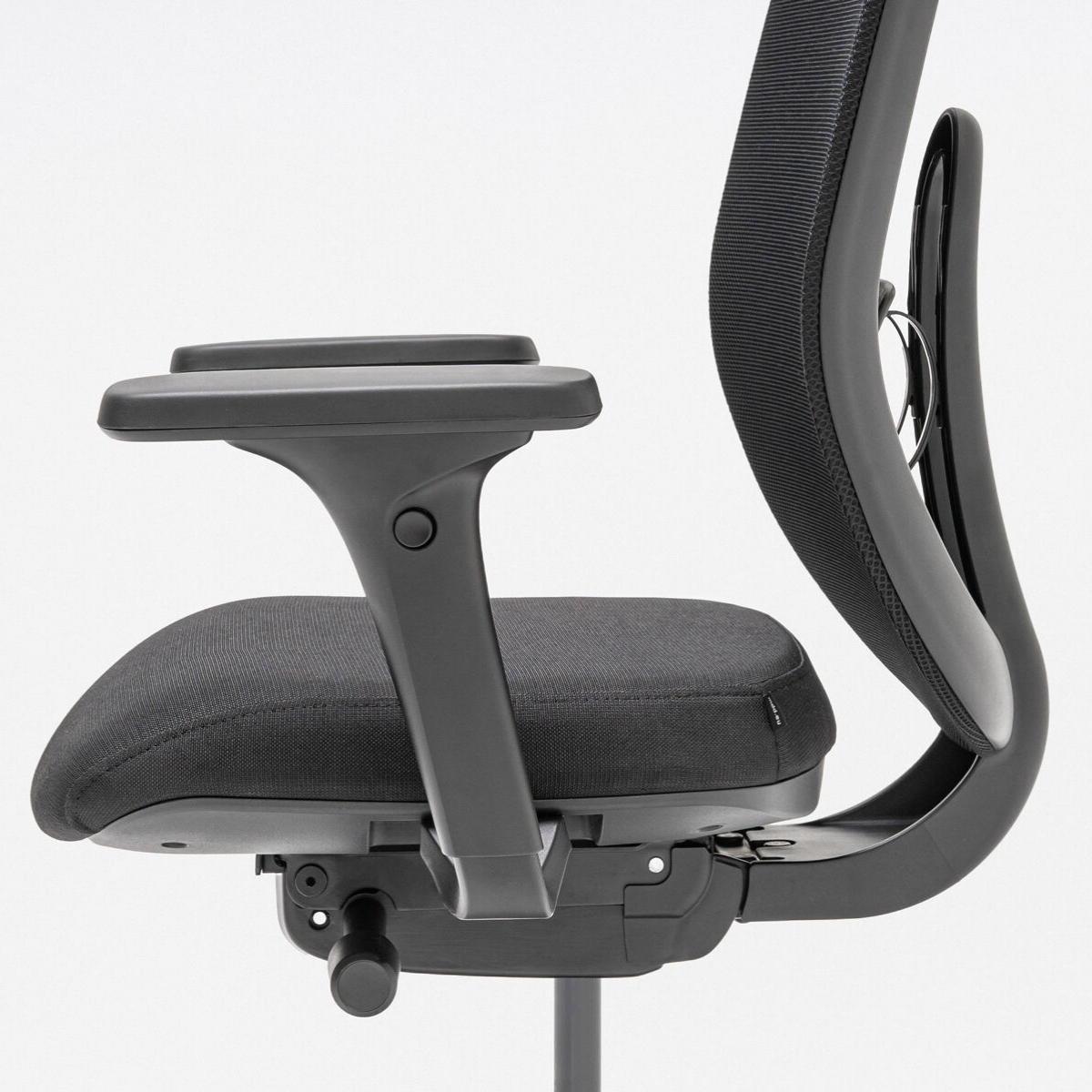 Chaise_direction_ergonomique_moderne_accoudoirs_4D