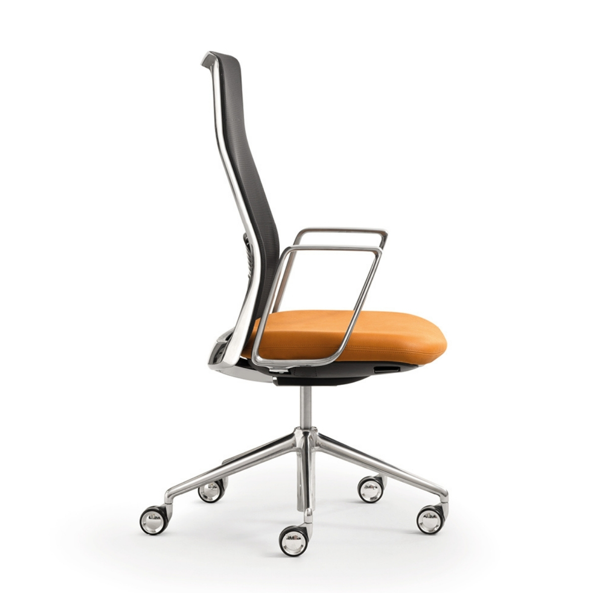Chaise_direction_aluminium_dossier_résille_accoudoirs_fixes
