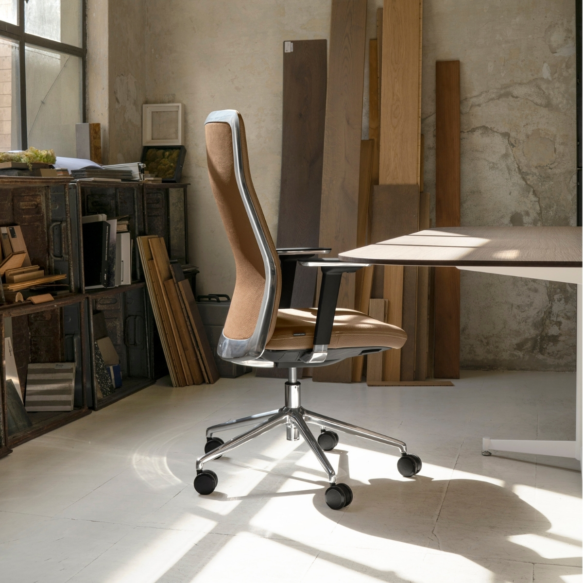 Chaise_direction_aluminium_dossier_tapissé_accoudoirs_reglables