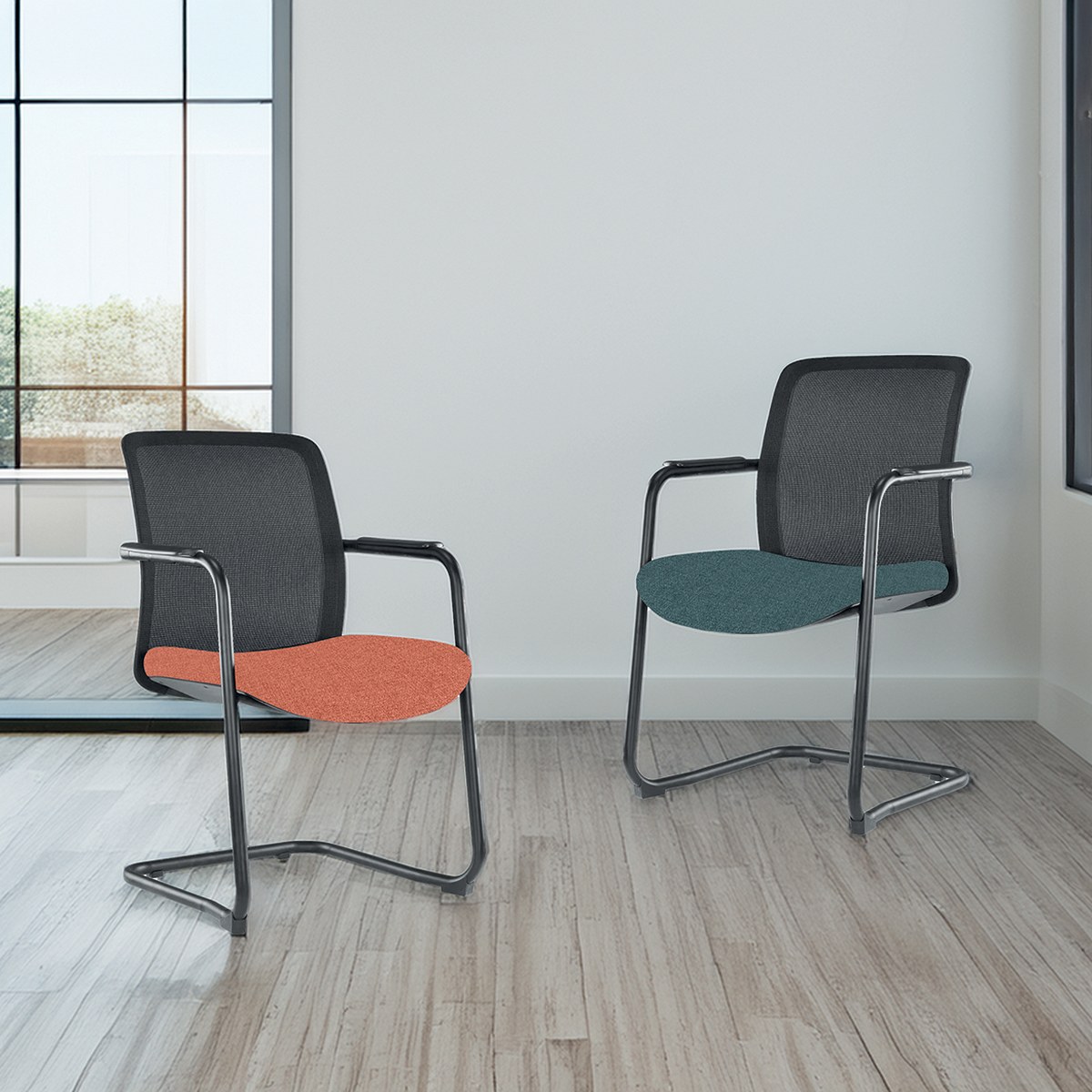 Chaise visiteur luge à dossier résille et assise tissu colorée
