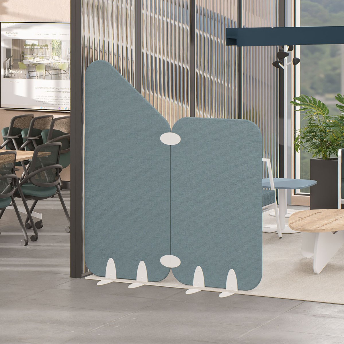 Cloison acoustique inclinée et cloison droite en tissu bleu horizon sur pieds blancs