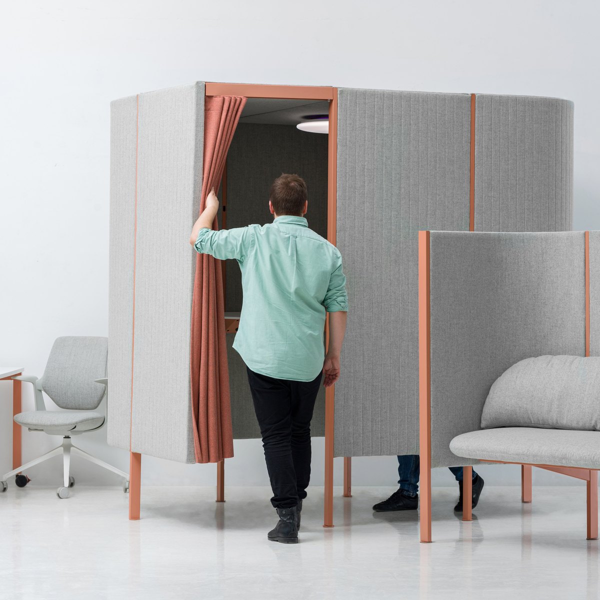Cabine acoustique individuelle à rideau pour open space