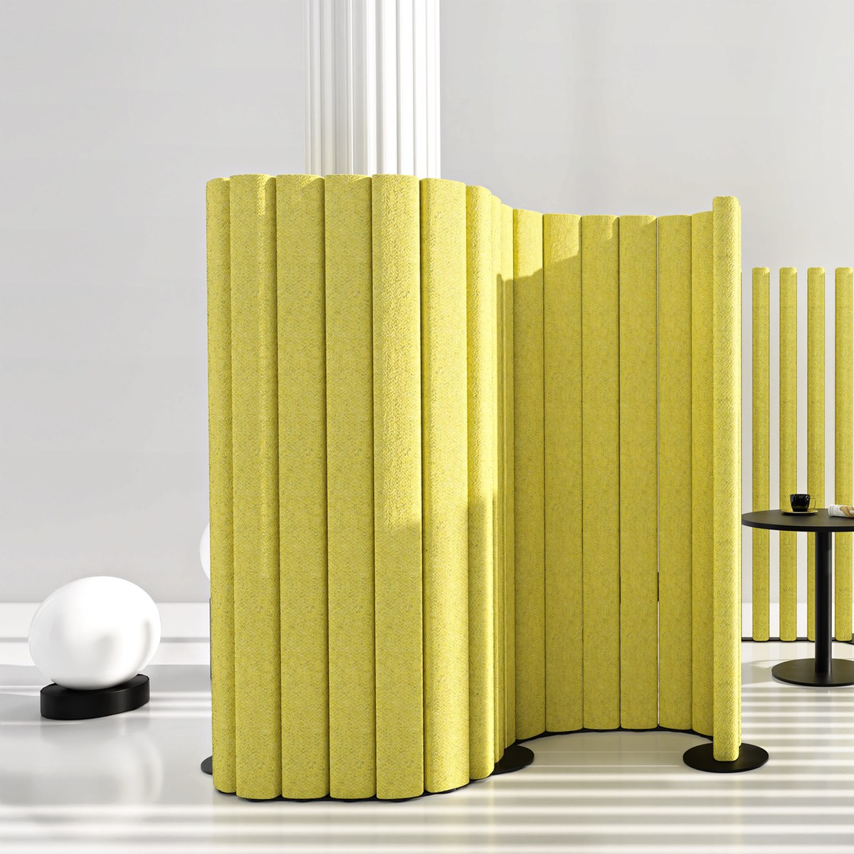 Cloison acoustique jaune montée en vague autour dun coin salon