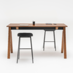 table-haute-design-en-bois