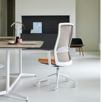 Chaise_direction_classique_dossier_résille_coque_blanche