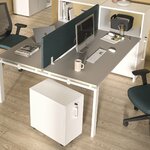 Caisson mobile slim blanc glissé sous un bureau bench