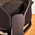 Soutien lombaire réglable au dos de la chaise de bureau résille noire