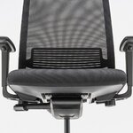 Soutien lombaire, accoudoirs 3D et mécanisme synchrone dune chaise de bureau noire