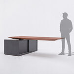 Bureau de direction à plateau placage noyer américain sur rangement graphite avec silhouette pour léchelle