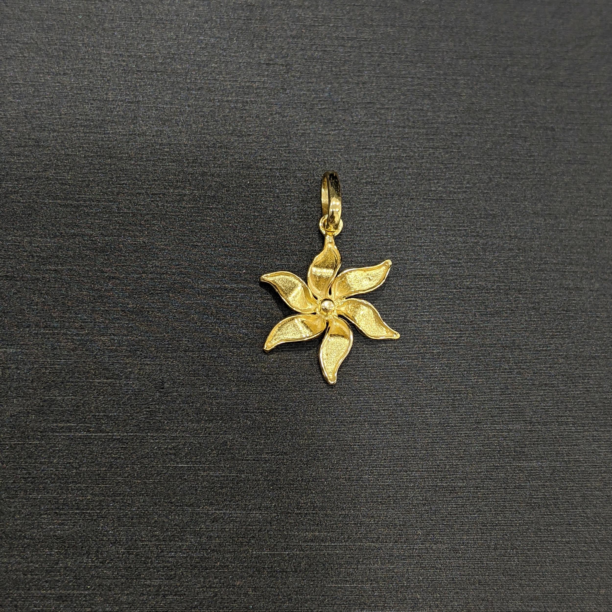Collier fleur d'Ylang en or 18Carats