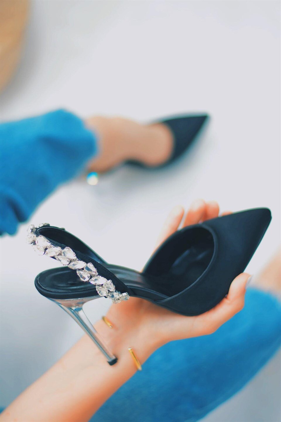 Chaussures-en-Satin-talons-hauts-pour-femmes-2-couleurs-diff-rentes-sexy-la-mode