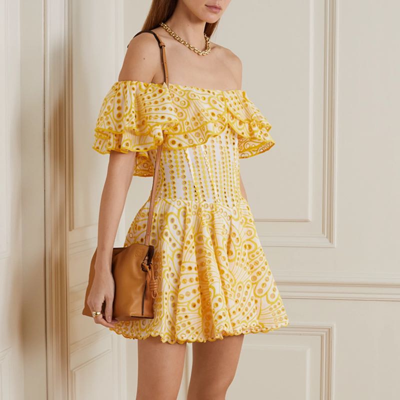 Robe-courte-brod-e-volants-et-paules-d-nud-es-style-r-tro-nouvelle-collection-2022