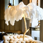 Lampe-autoportante-nordique-en-plumes-d-autruche-design-moderne-et-luxueux-en-cuivre-laiton-et-or