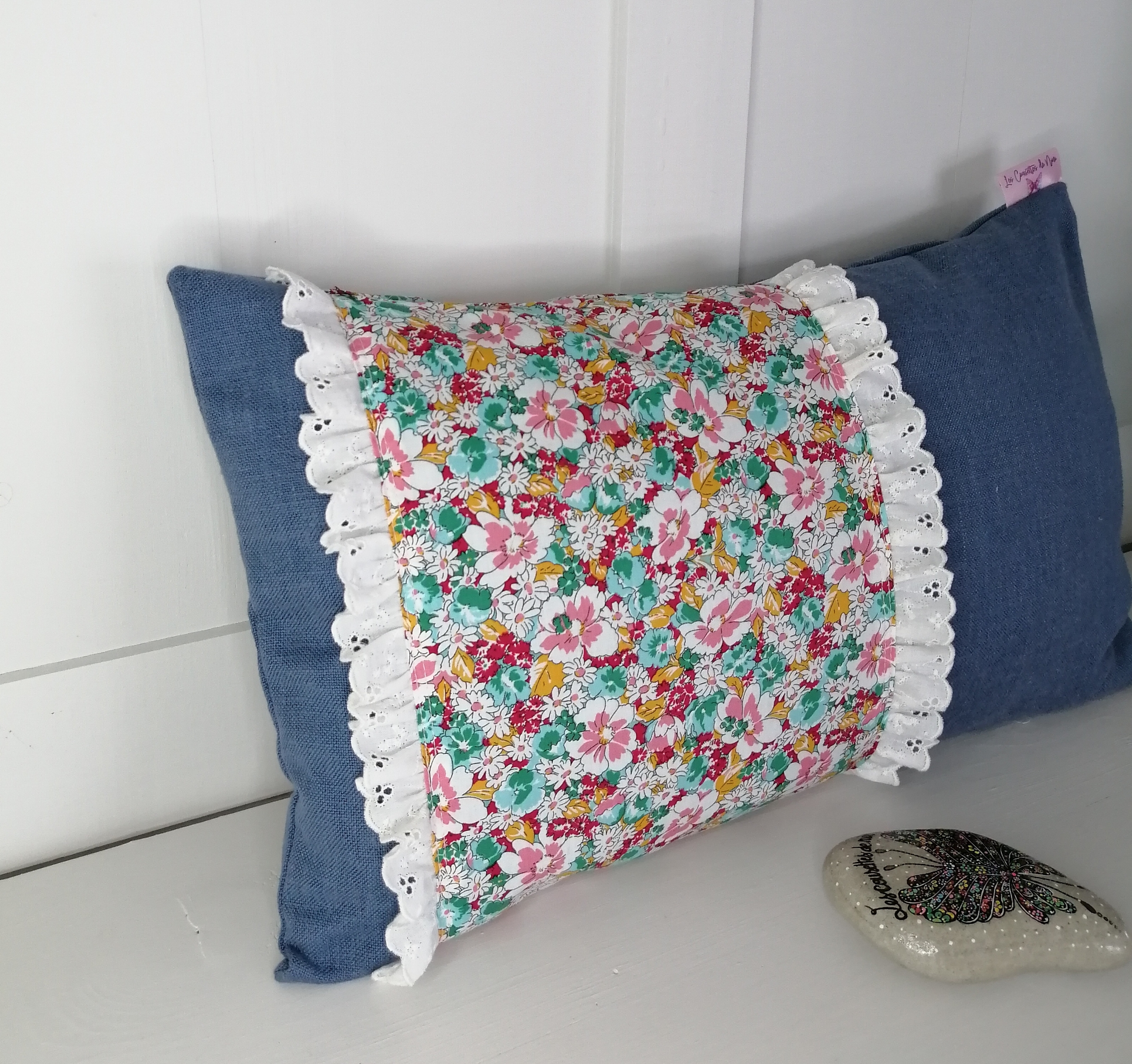 housse de coussin  broderie anglaise