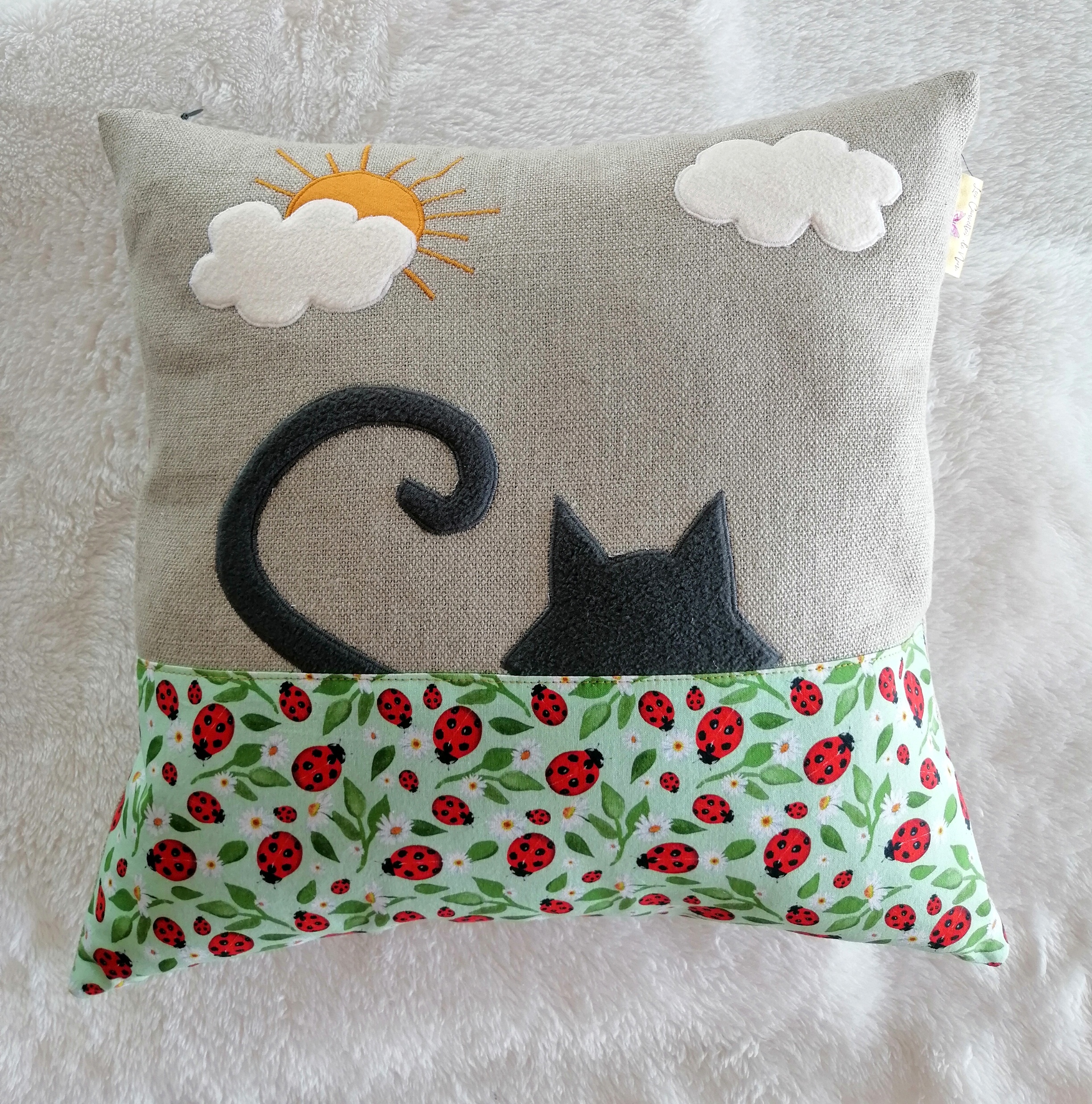 coussin chat coccinelle