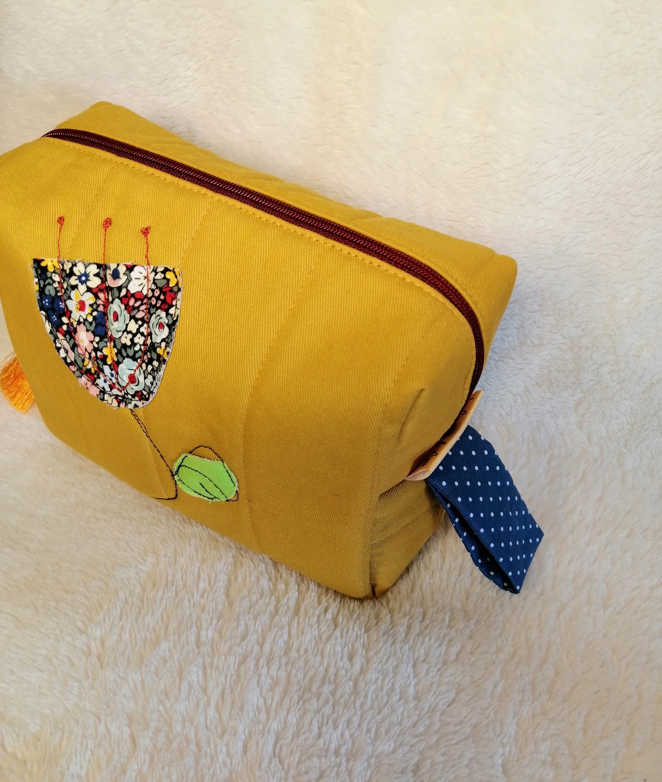 Trousse toilette jaune 2