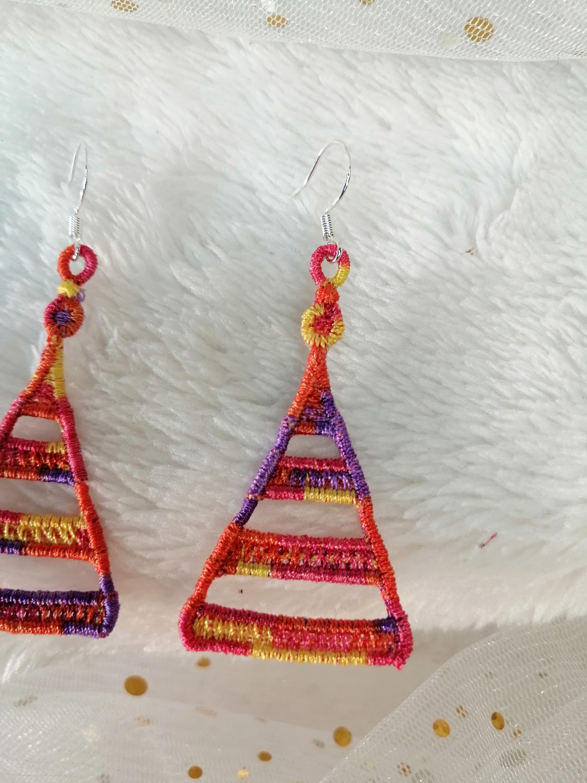 boucles oreilles triangles petit orange 1