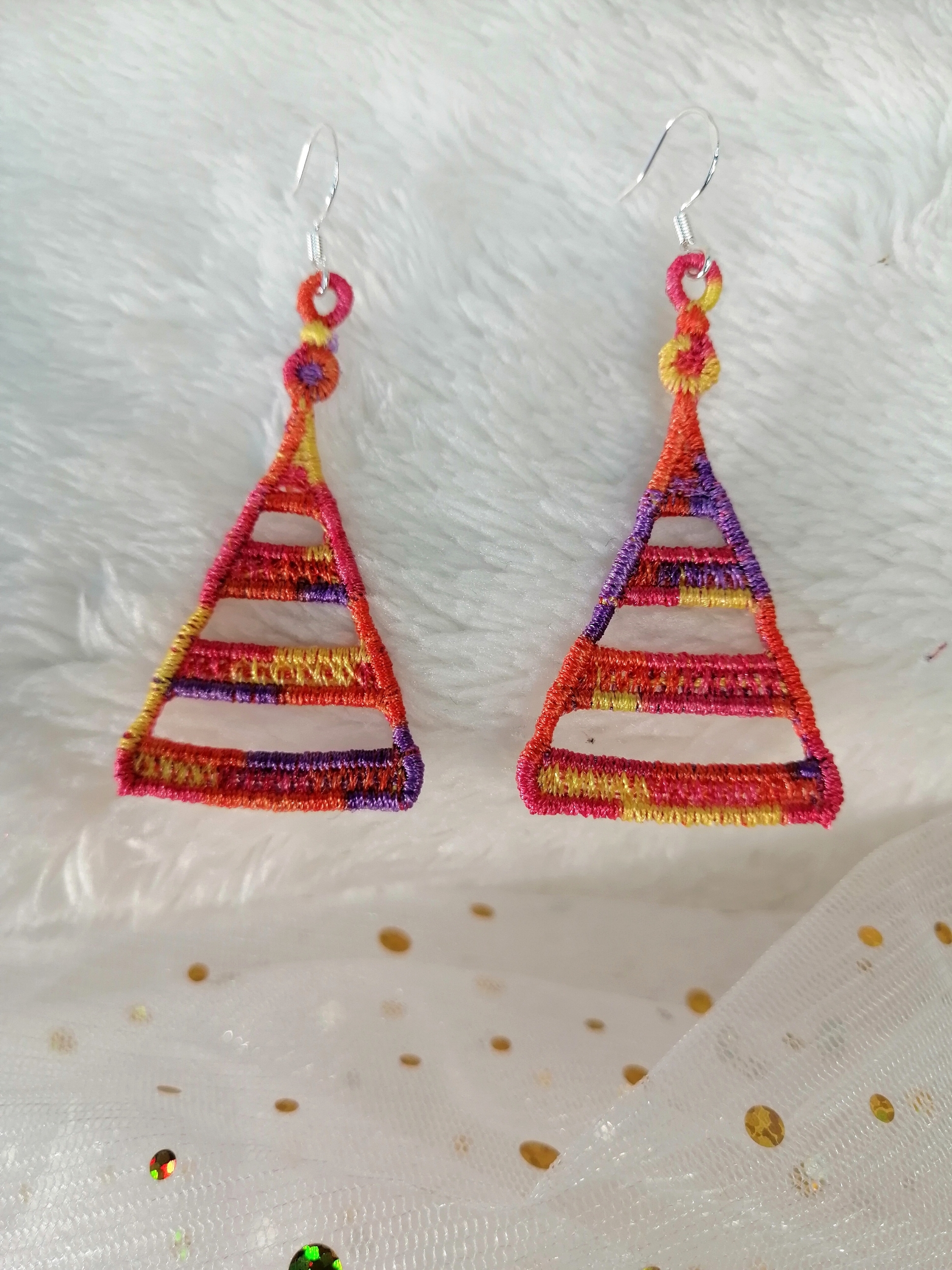 boucles oreilles triangles petits orange 2