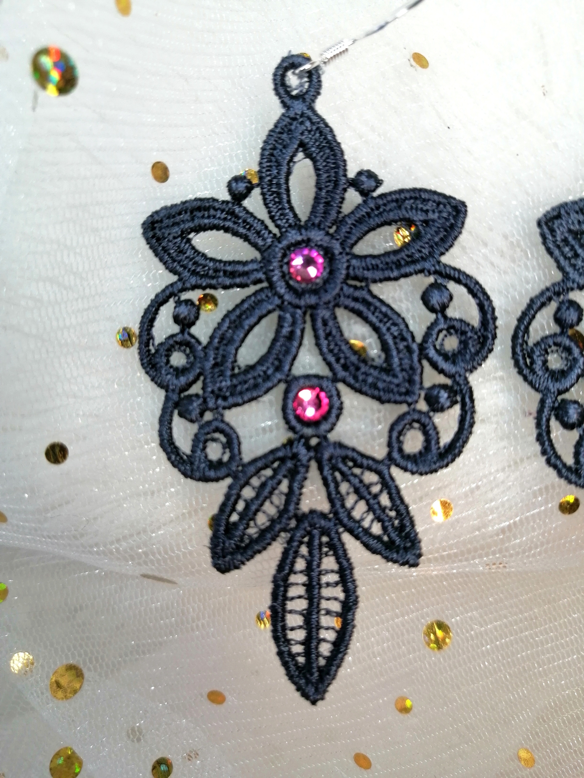 boucles oreilles délicates grandes charbon 1