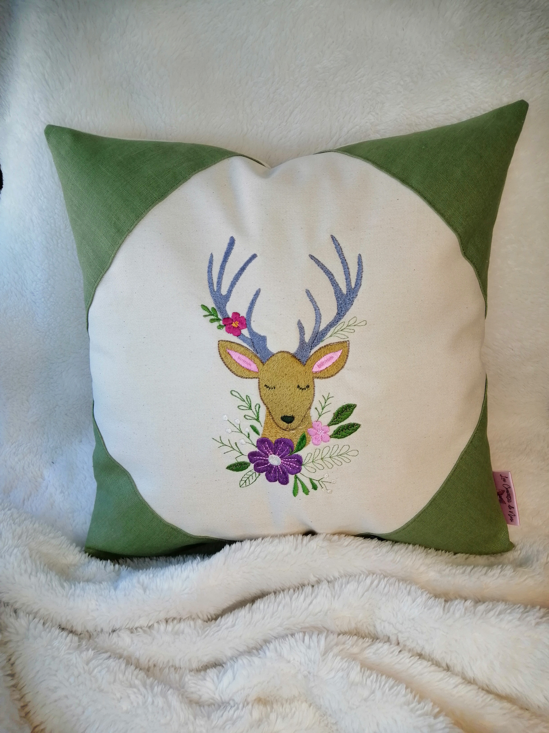 coussin cerf vert 2