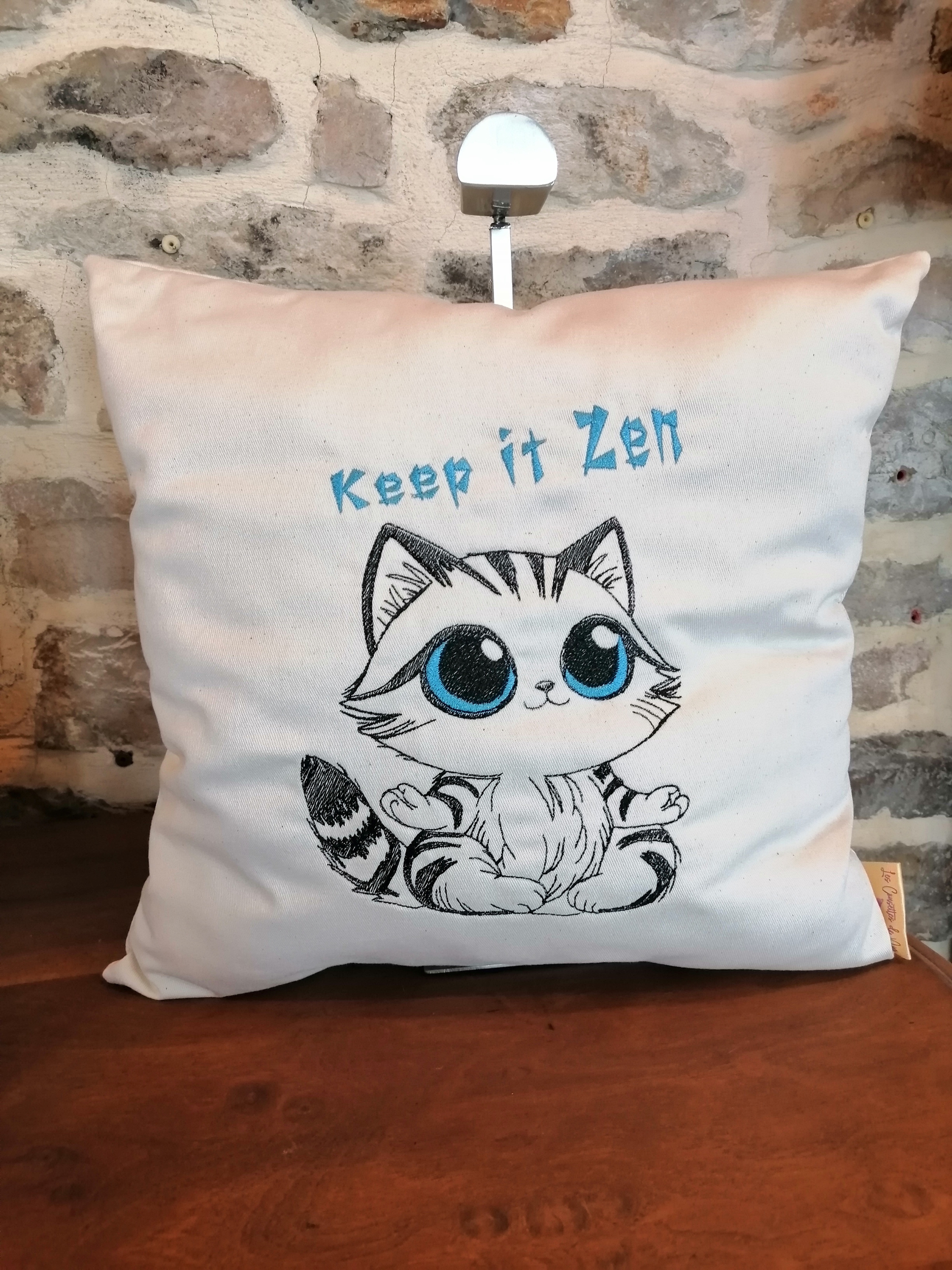 coussin chat zen bleu 4