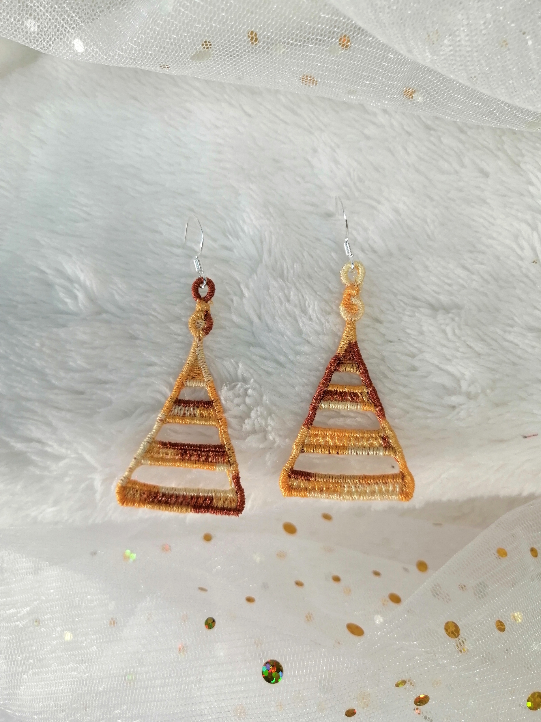 boucles oreilles triangles petit jaune 3