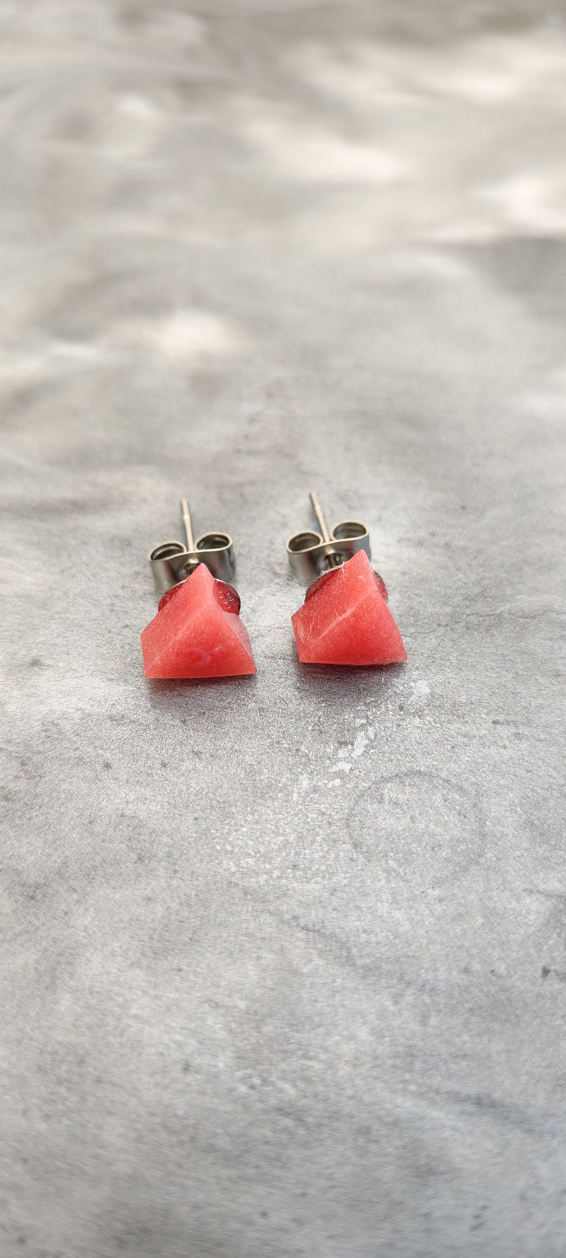 Boucle doreilles mini triangle rose