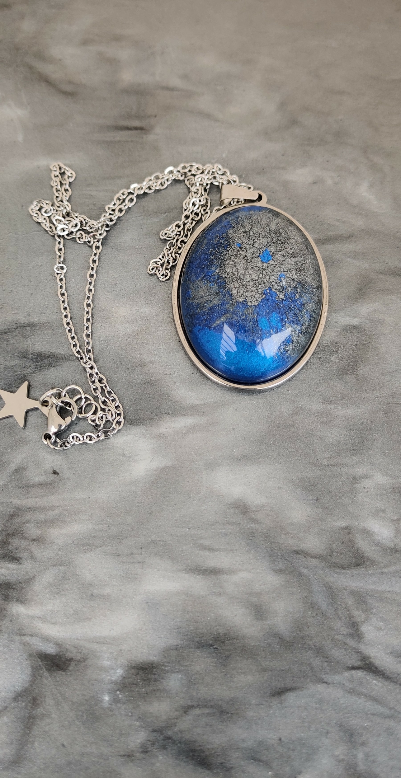 Collier Camelia bleu et argent
