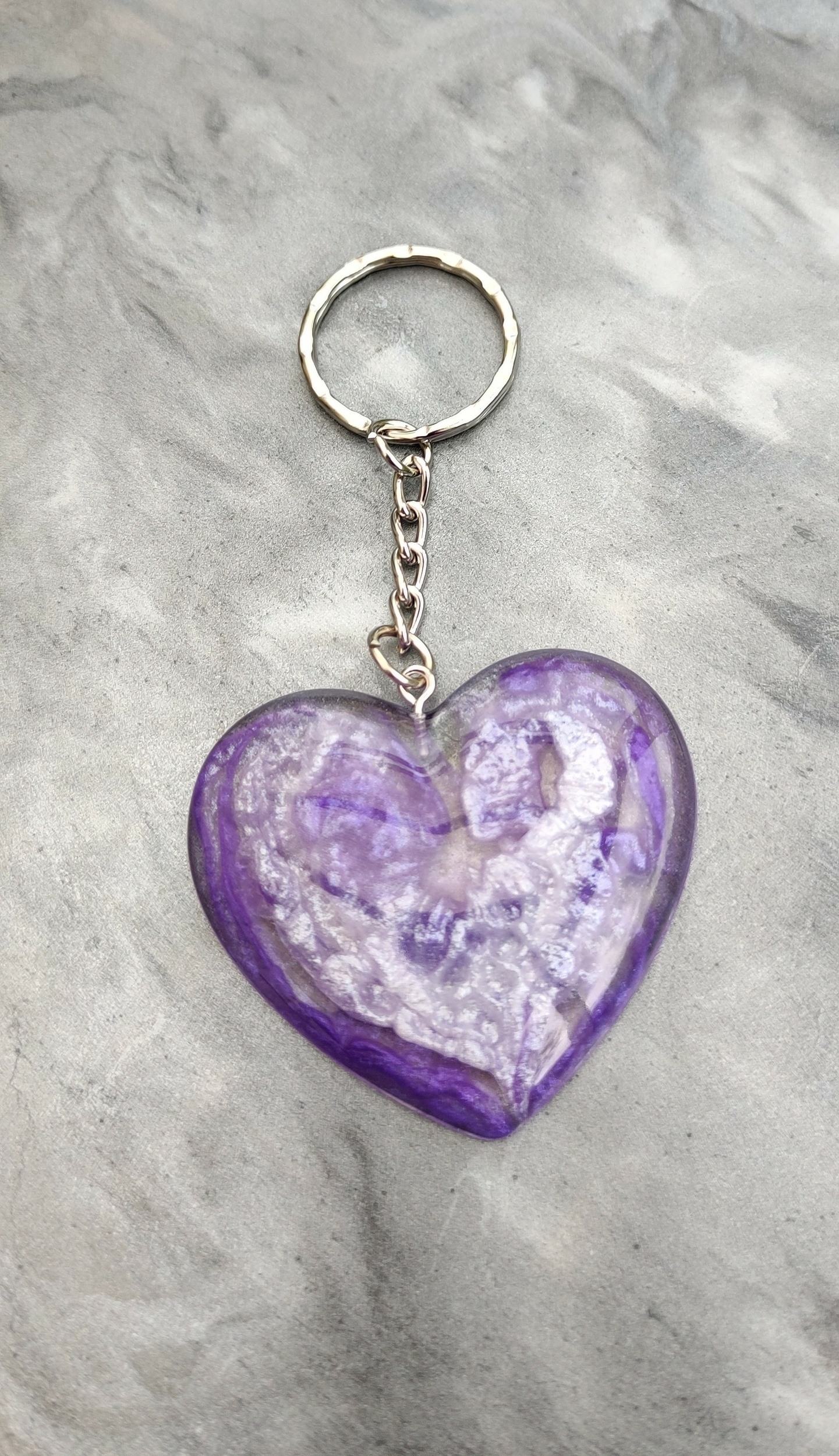 Porte cles silver coeur violet et blanc
