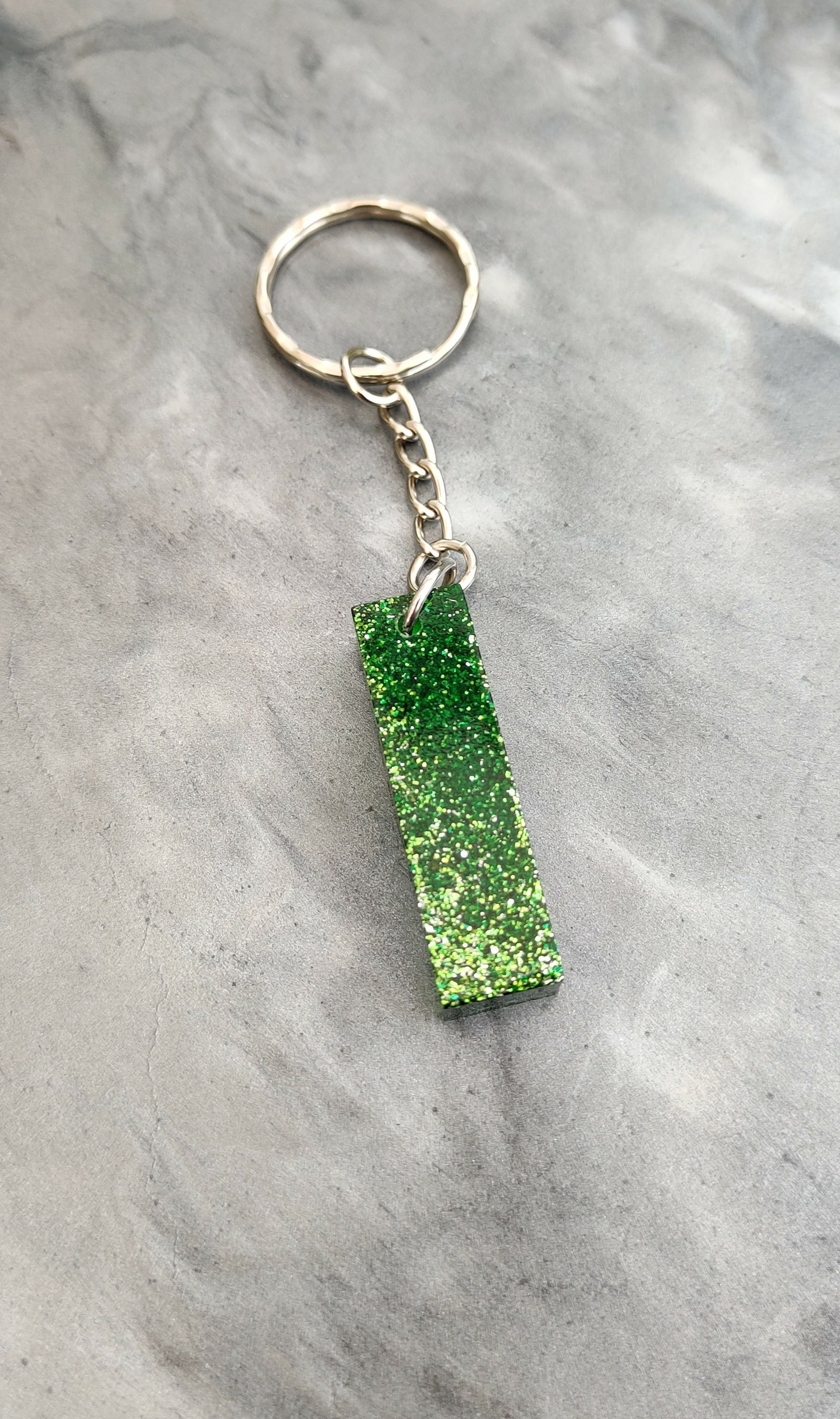 Porte cles silver lettre I vert paillettes