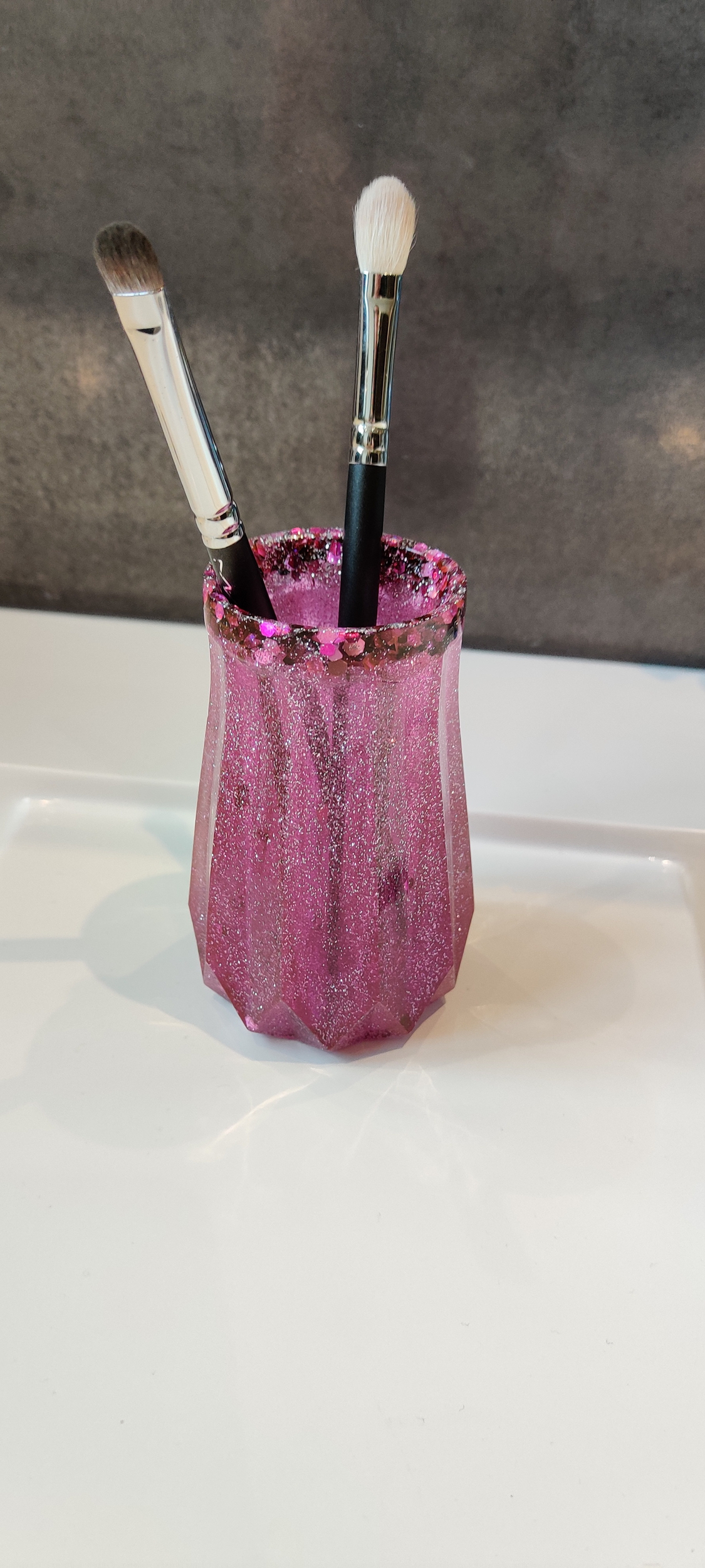 Vase1 rose paillettes crayons