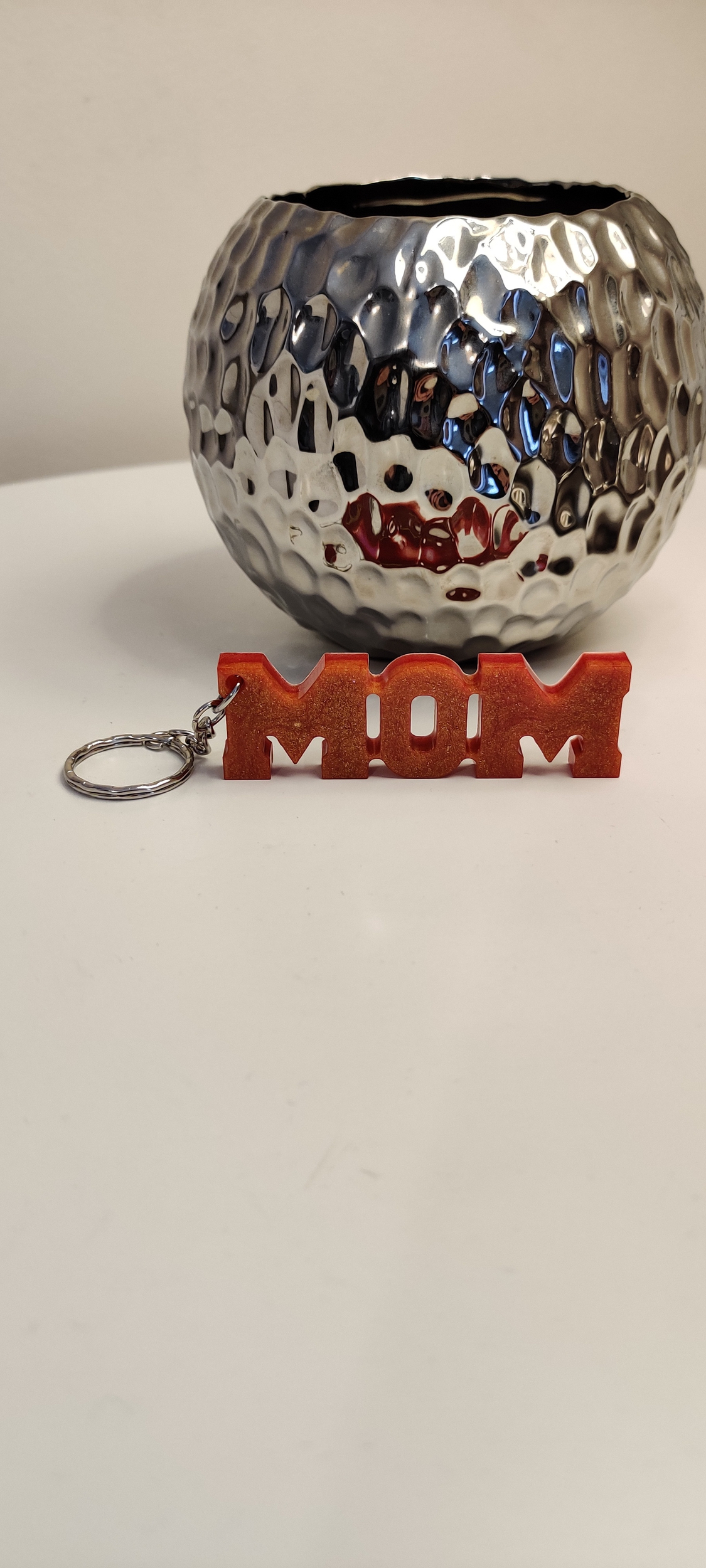 Porte cles mom rouge et or