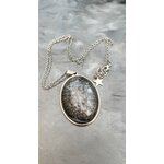 Collier camelia gris et noir