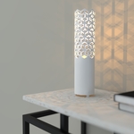 lampe de table dentelle de metal design cubes blanche