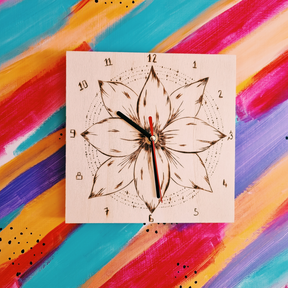 Horloge carrée fleur