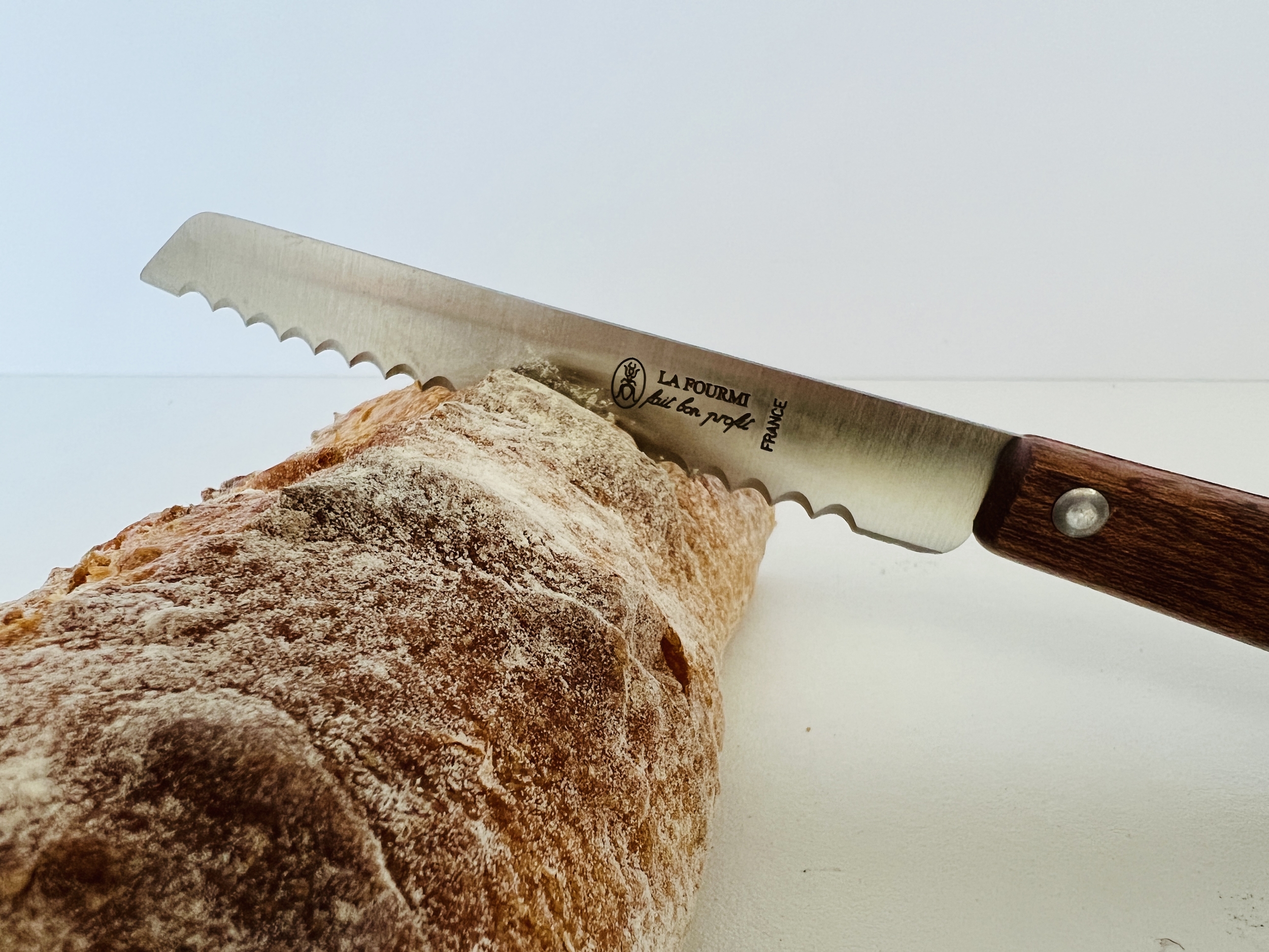 La Fourmi - Couteau à pain baguette cuisine - Manche bois et plastique