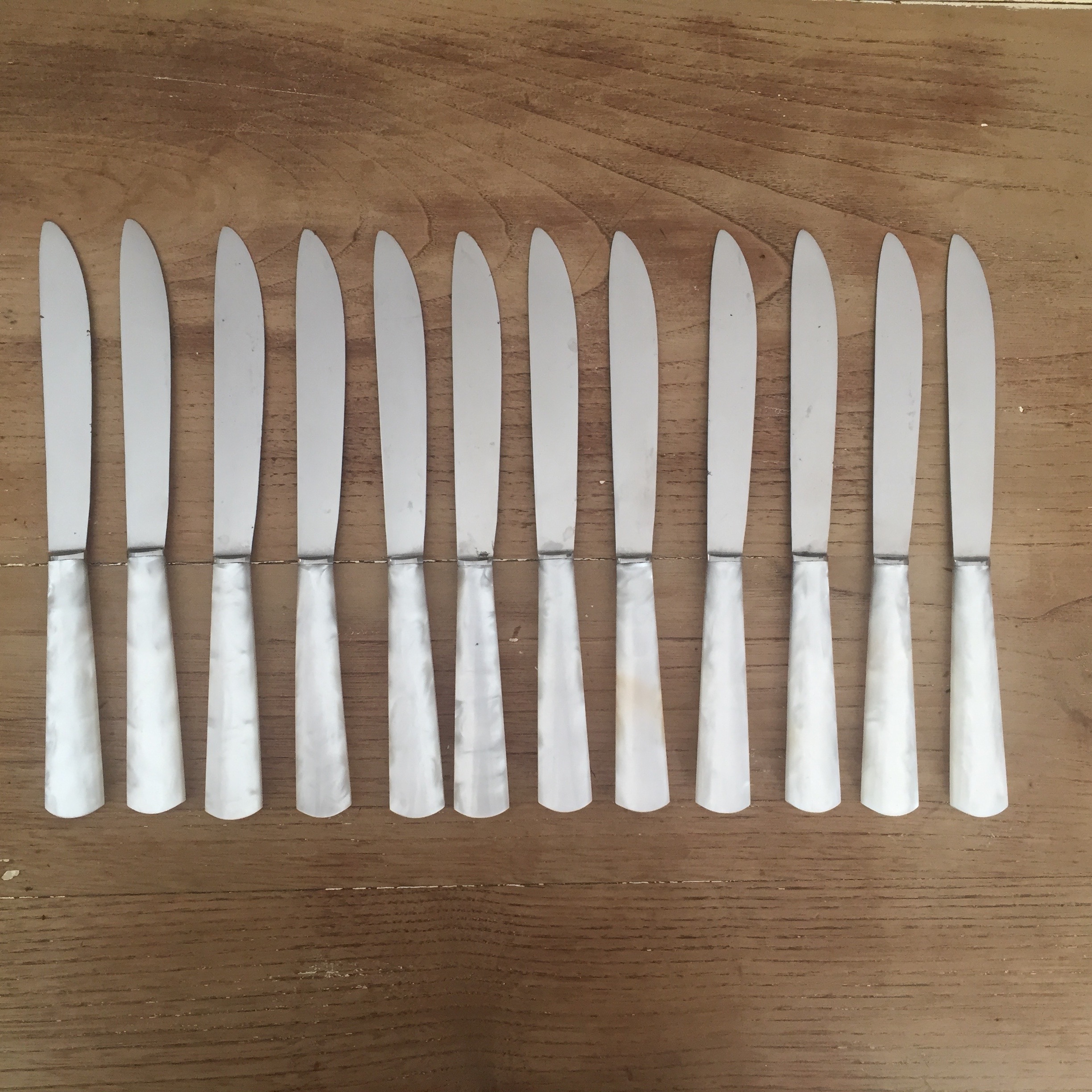12 couteaux de table vintage