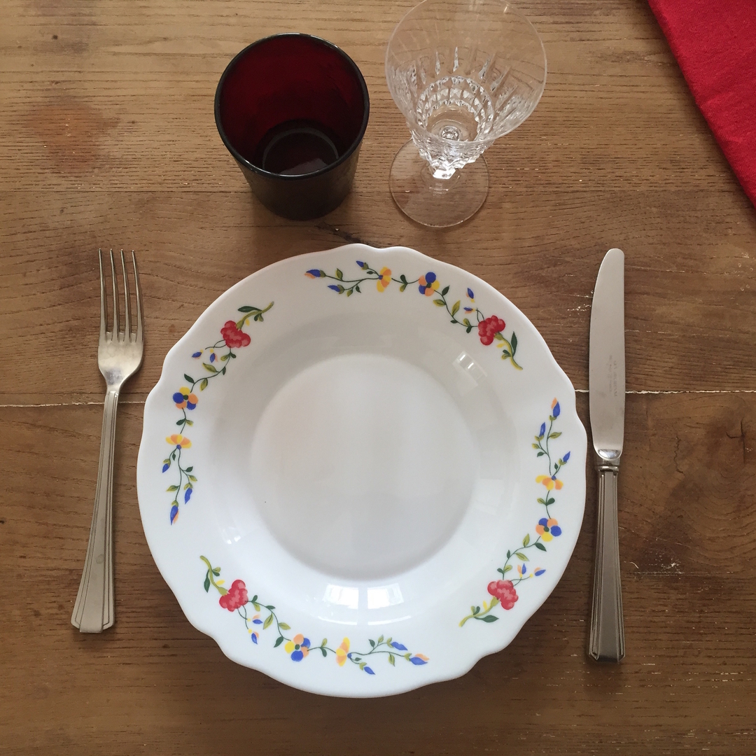Lot de 2 assiettes creuses ARCOPAL FRANCE Vintage Années 20