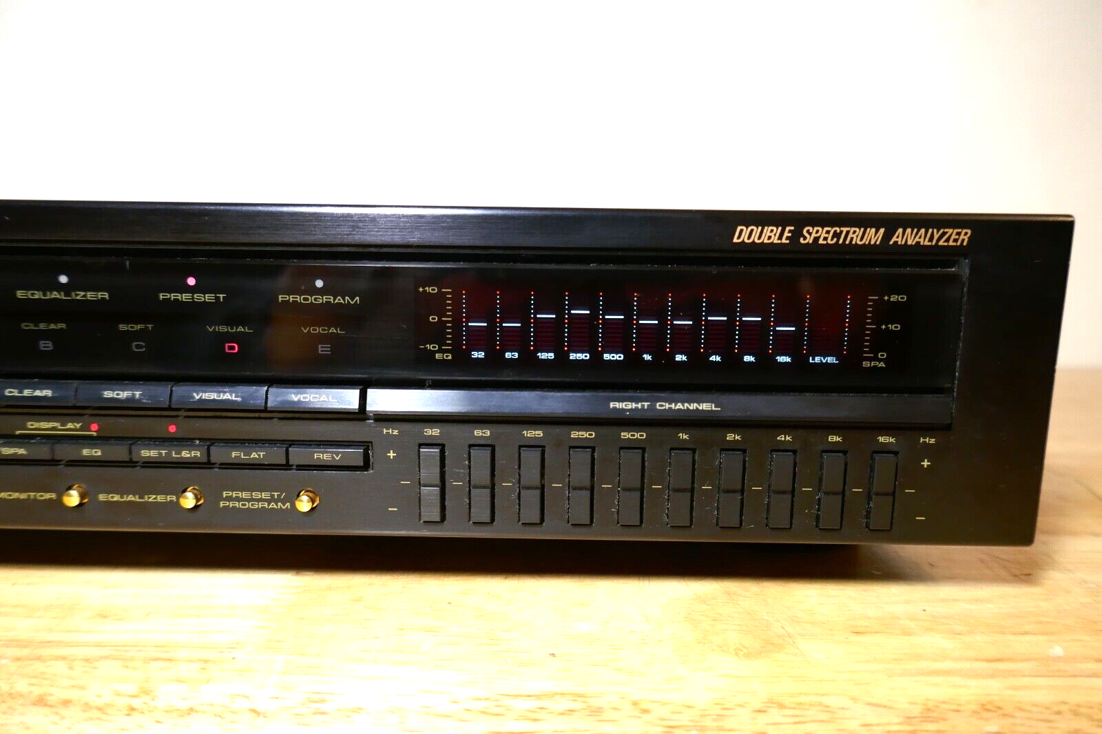 Behringer Graphic Equalizer / EQ700 Égaliseur graphique 7 bandes