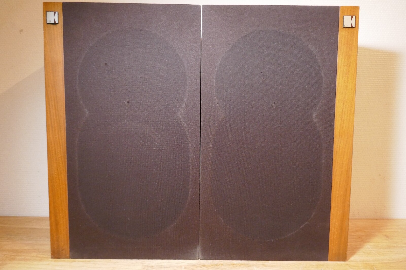 PAIRE D'ENCEINTES HAUT PARLEUR KEF CORELLI SP1051 / VINTAGE