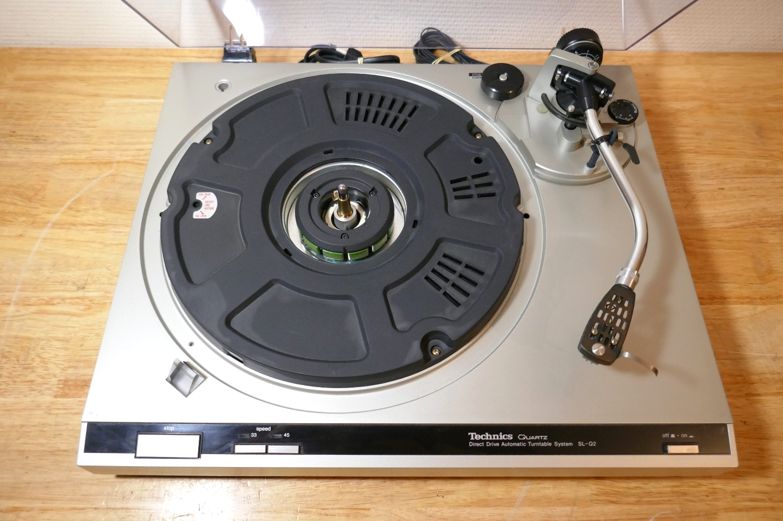Platine vinyle Technics Quartz SL-Q200 – Direct Drive – vintage c Platine vinyle Technics Quartz SL-Q200 – Direct Drive – vintage c
