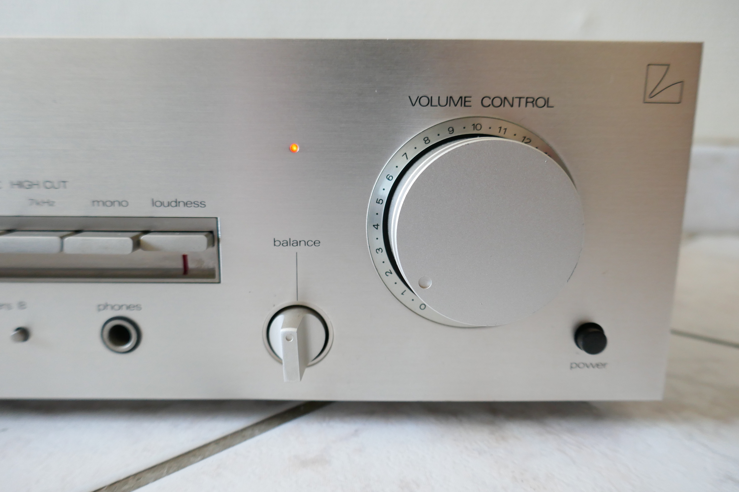 AMPLIFICATEUR LUXMAN SOLID STATE STEREO INTEGRATED AMPLIFIER L3 / VINTAGE AMPLIFIER HIFI