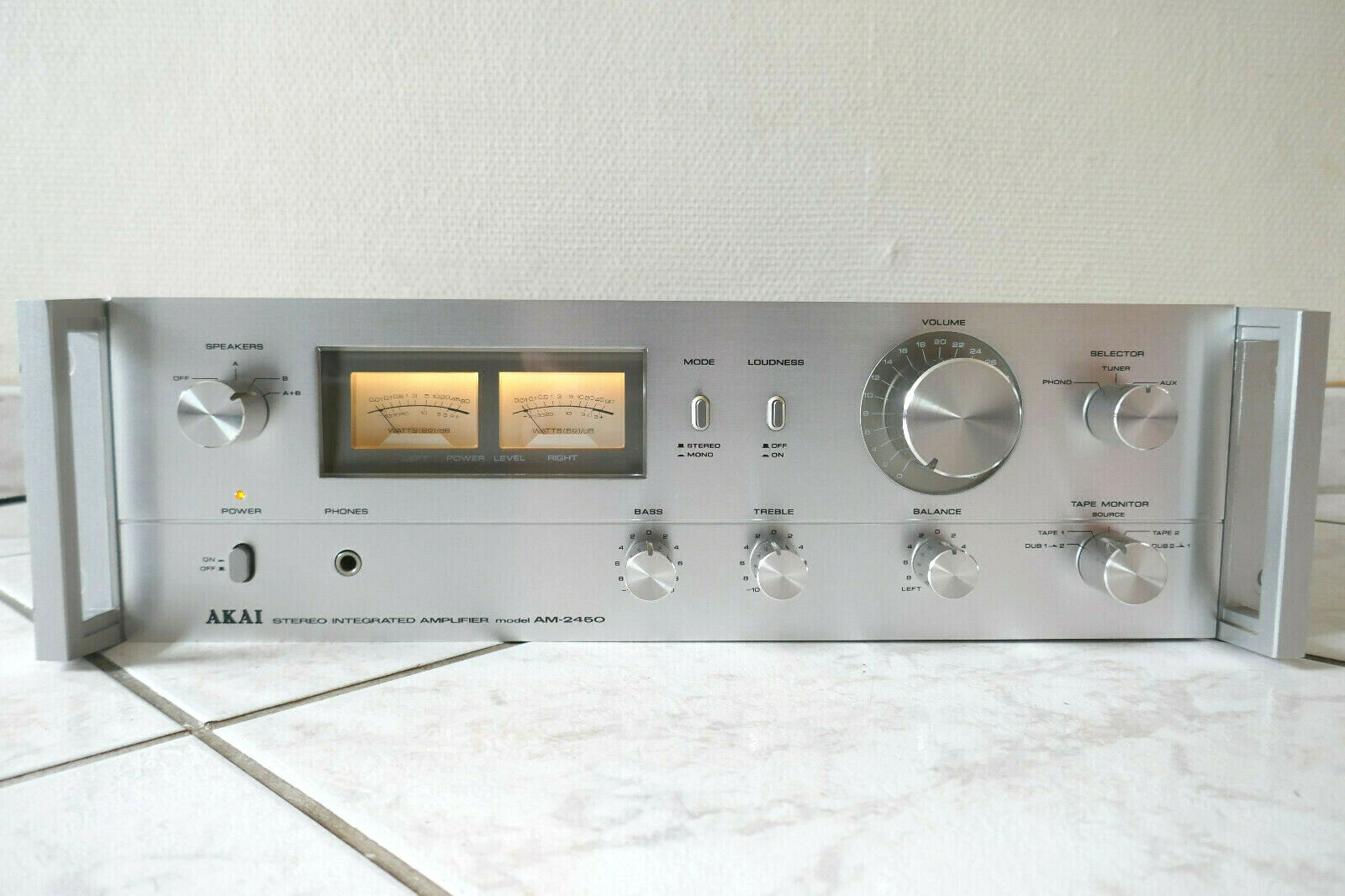 Amplificateur intégré Akai AM-2450 entièrement révisé avec garantie.