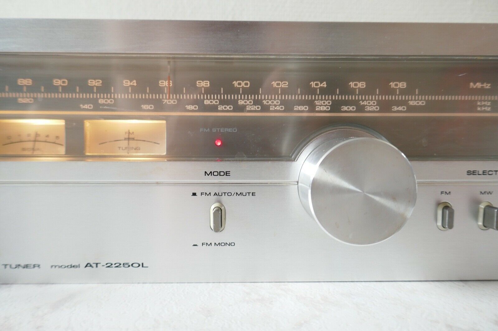 Vintage Akai AT-2450L – Tuner Radio Stéréo – Bon état – Look Rétro